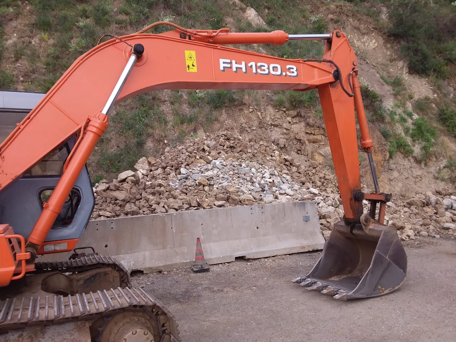 Escavatore Fiat Hitachi FH130.3 - immagine 2