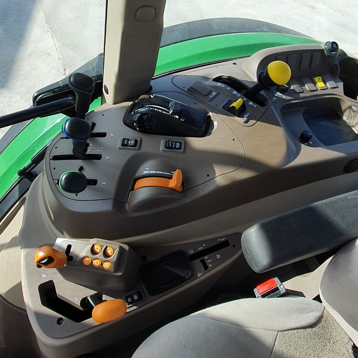 Trattore John Deere 6105 RC - immagine 4