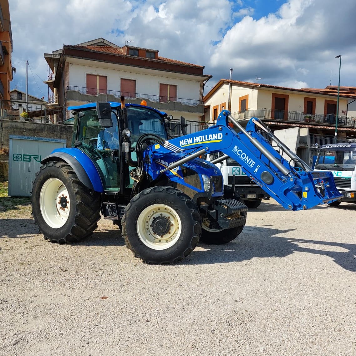 Trattore New Holland T5 115 Cab - immagine 2