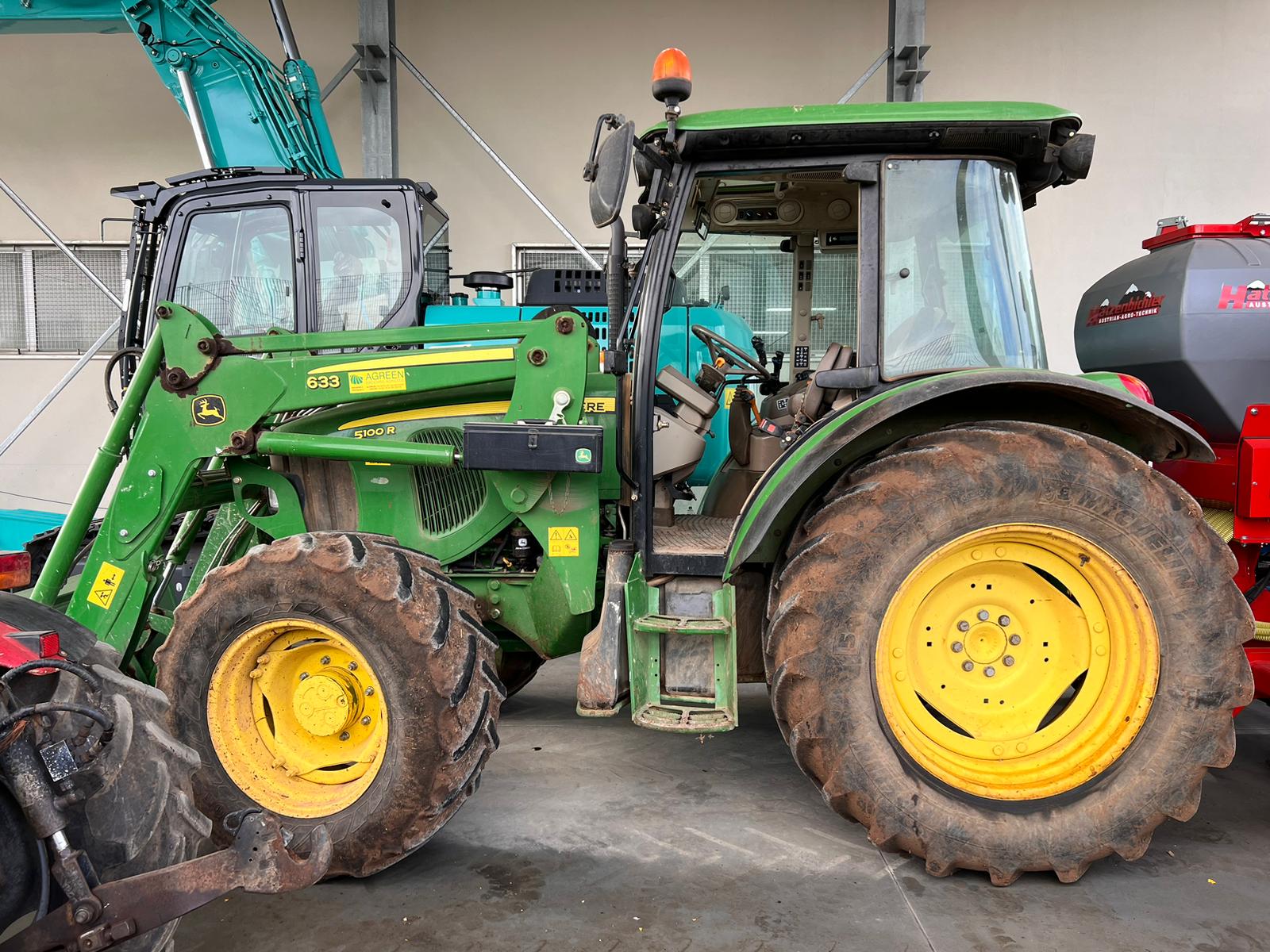 Trattore John Deere 5100R - immagine 2