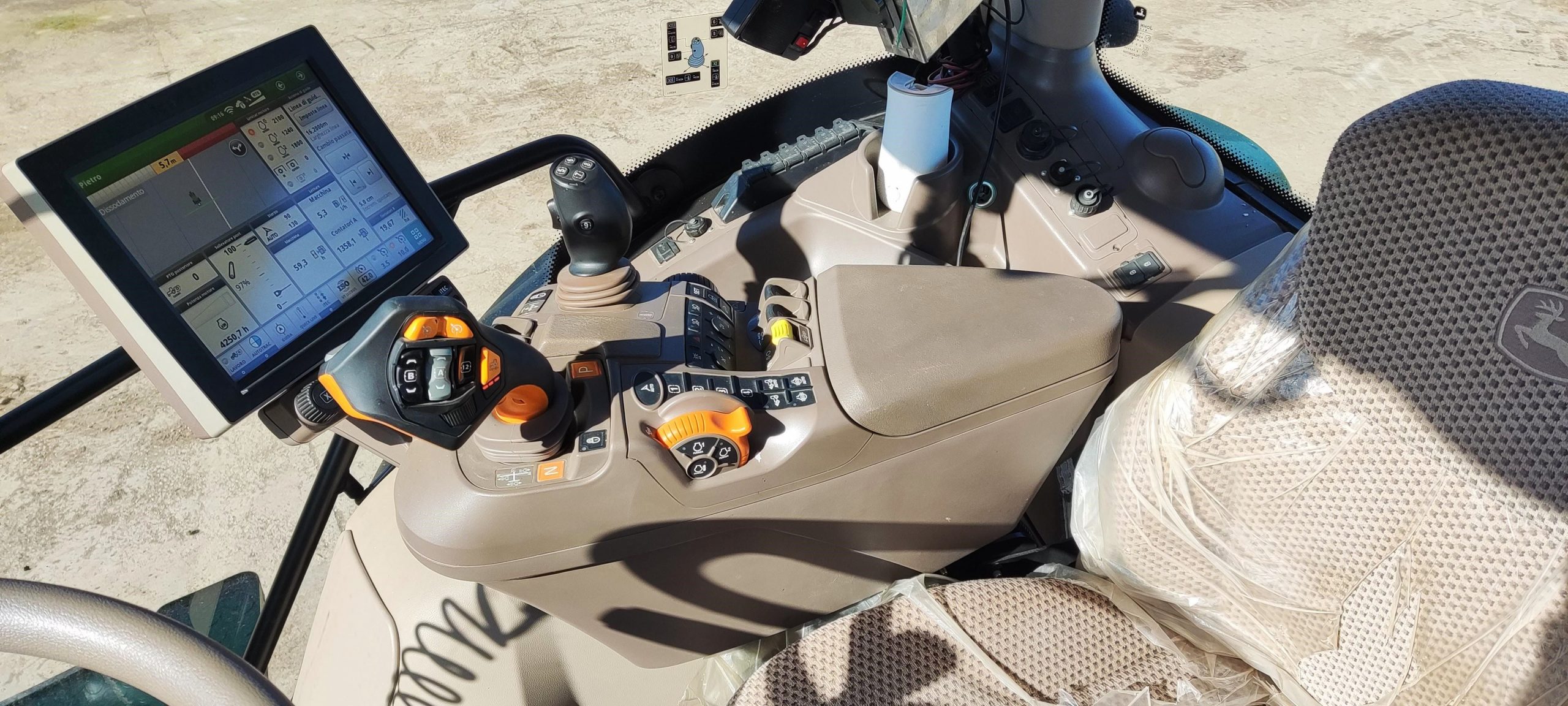 Trattore John Deere 6250R - immagine 10