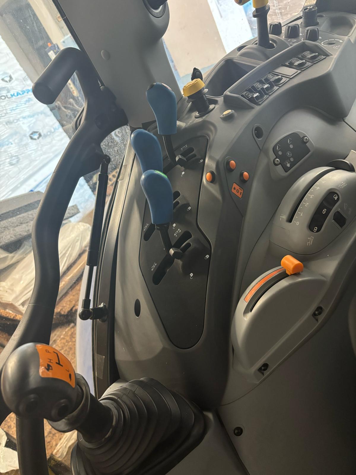 Trattore New Holland T5 100 - immagine 2