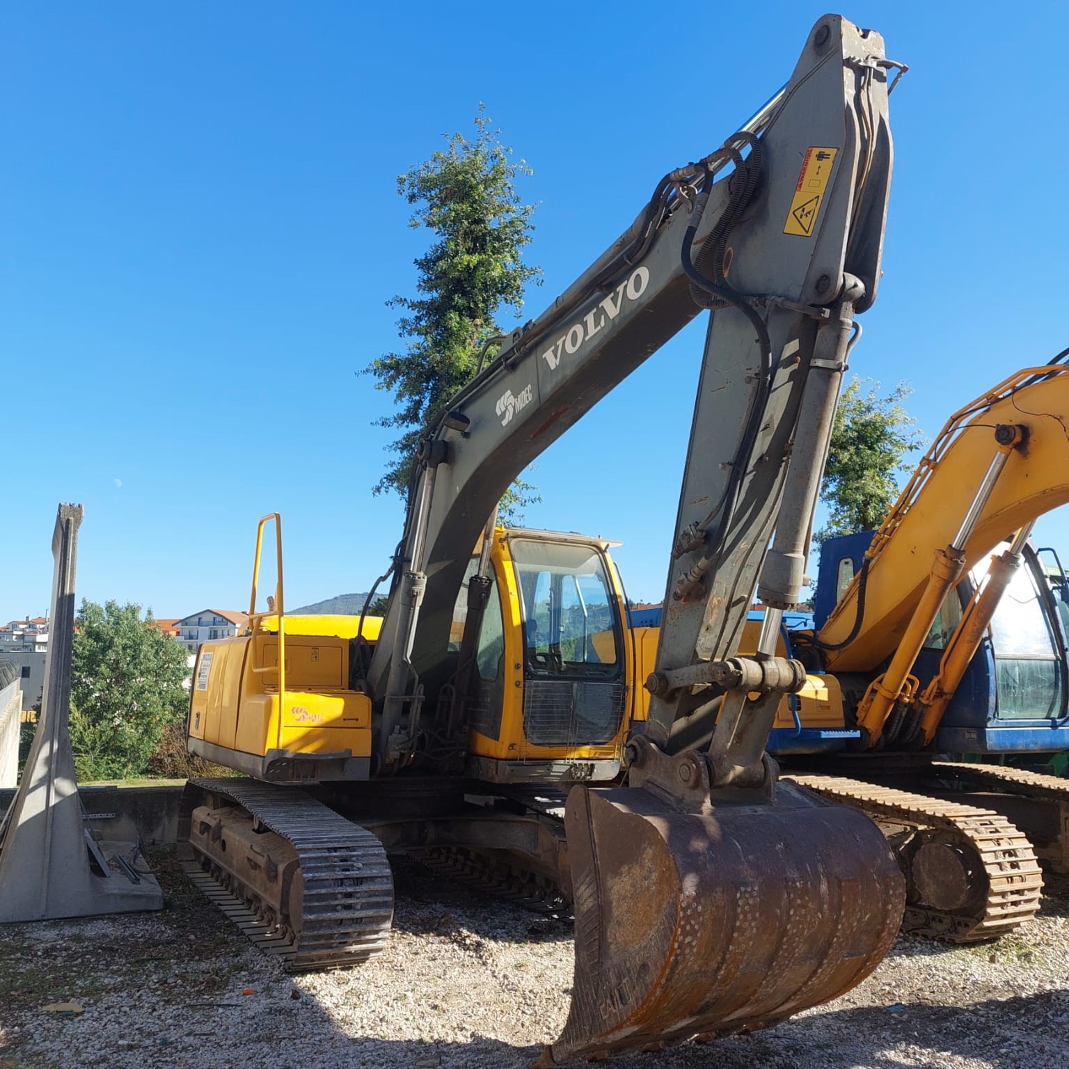 Escavatore Volvo EC 140 LC - immagine 2