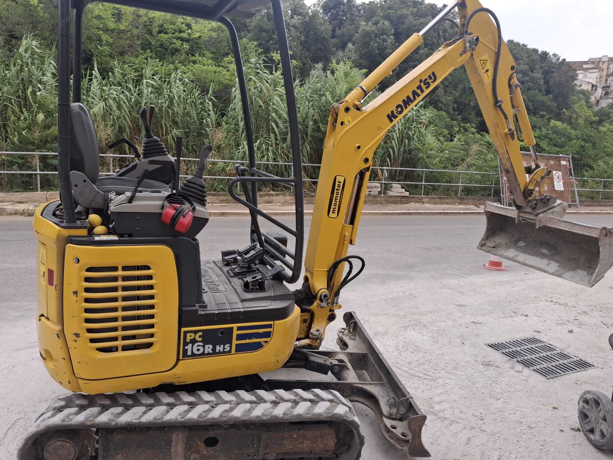 Escavatore Komatsu PC 16 R 3HS - immagine 2