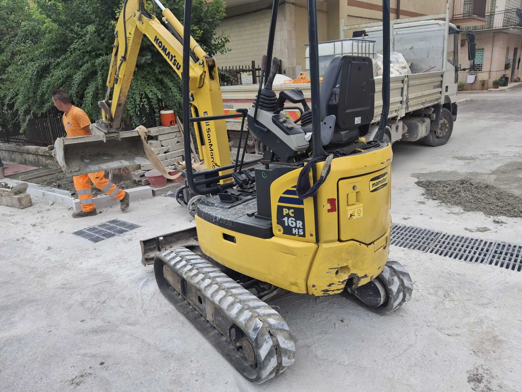 Escavatore Komatsu PC 16 R 3HS - immagine 3