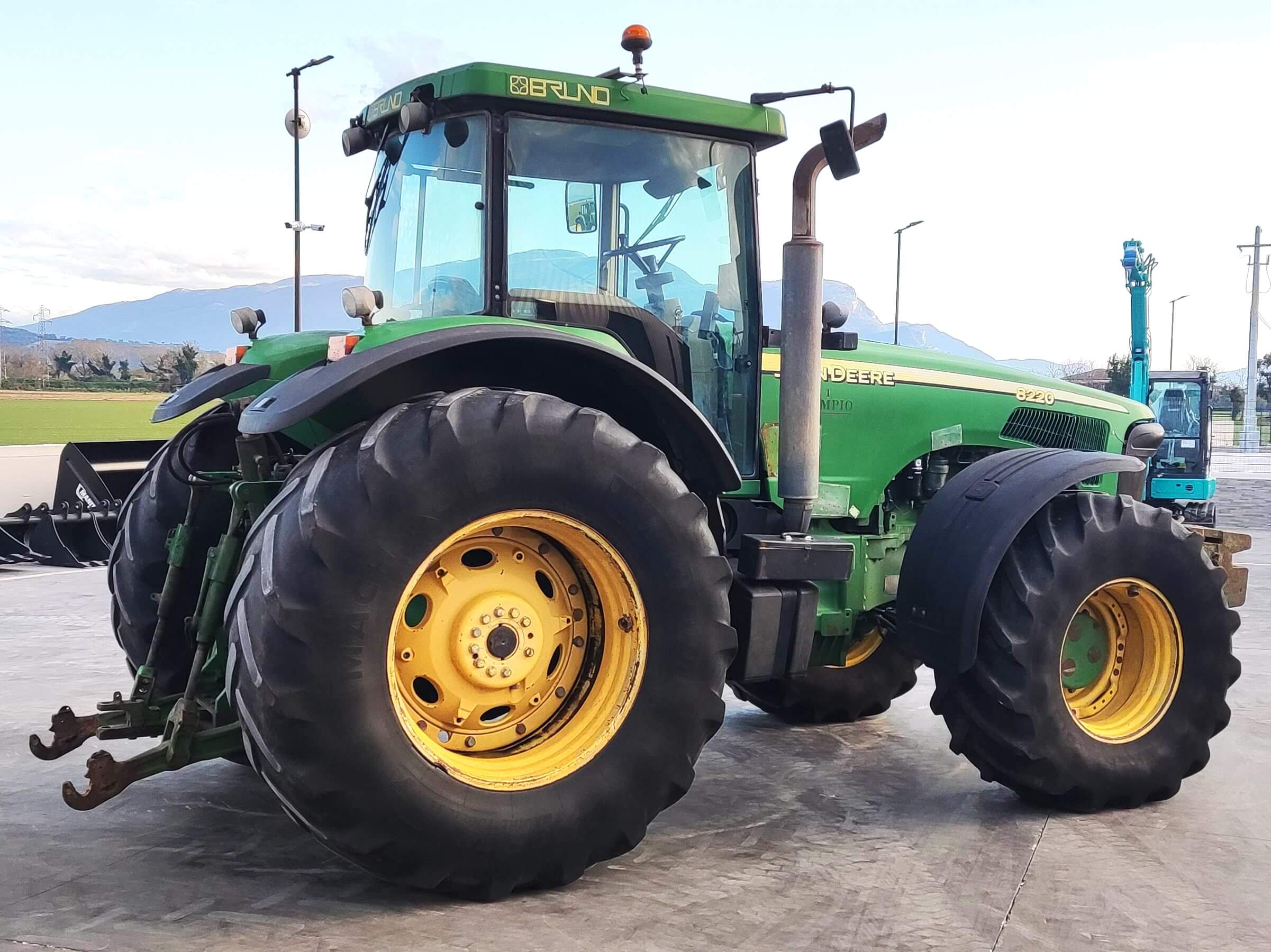 Trattore John Deere 8220 - immagine 3
