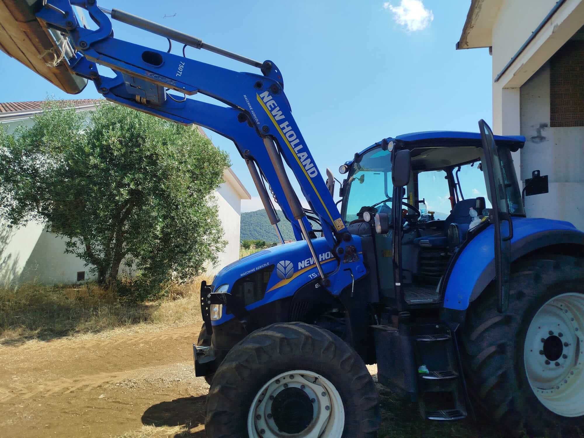 Trattore New Holland T5 115 Electrocommand - immagine 3