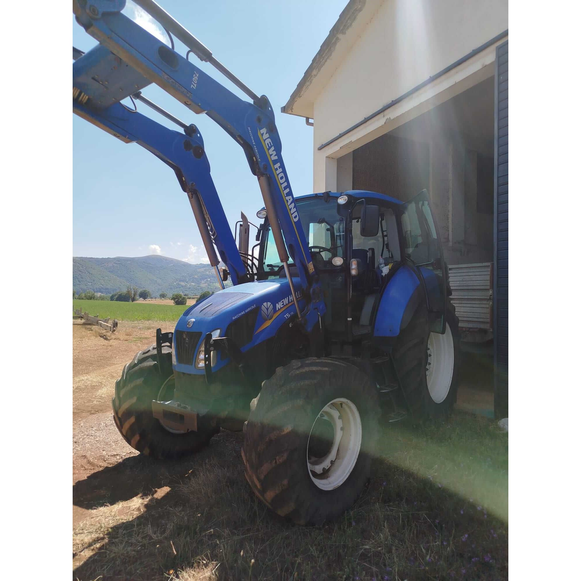 Trattore New Holland T5 115 Electrocommand - immagine 2