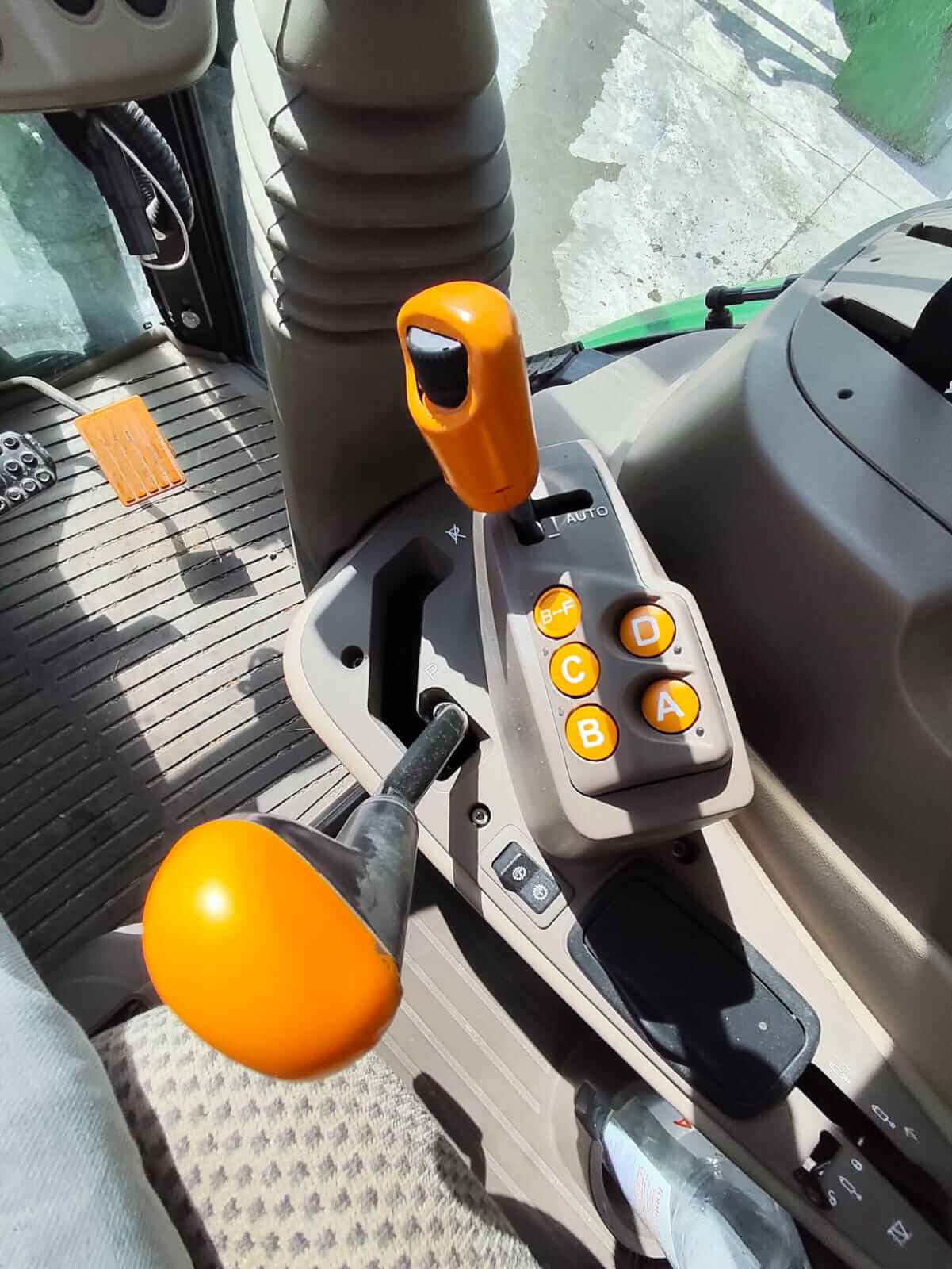 Trattore John Deere 6115RC - immagine 6