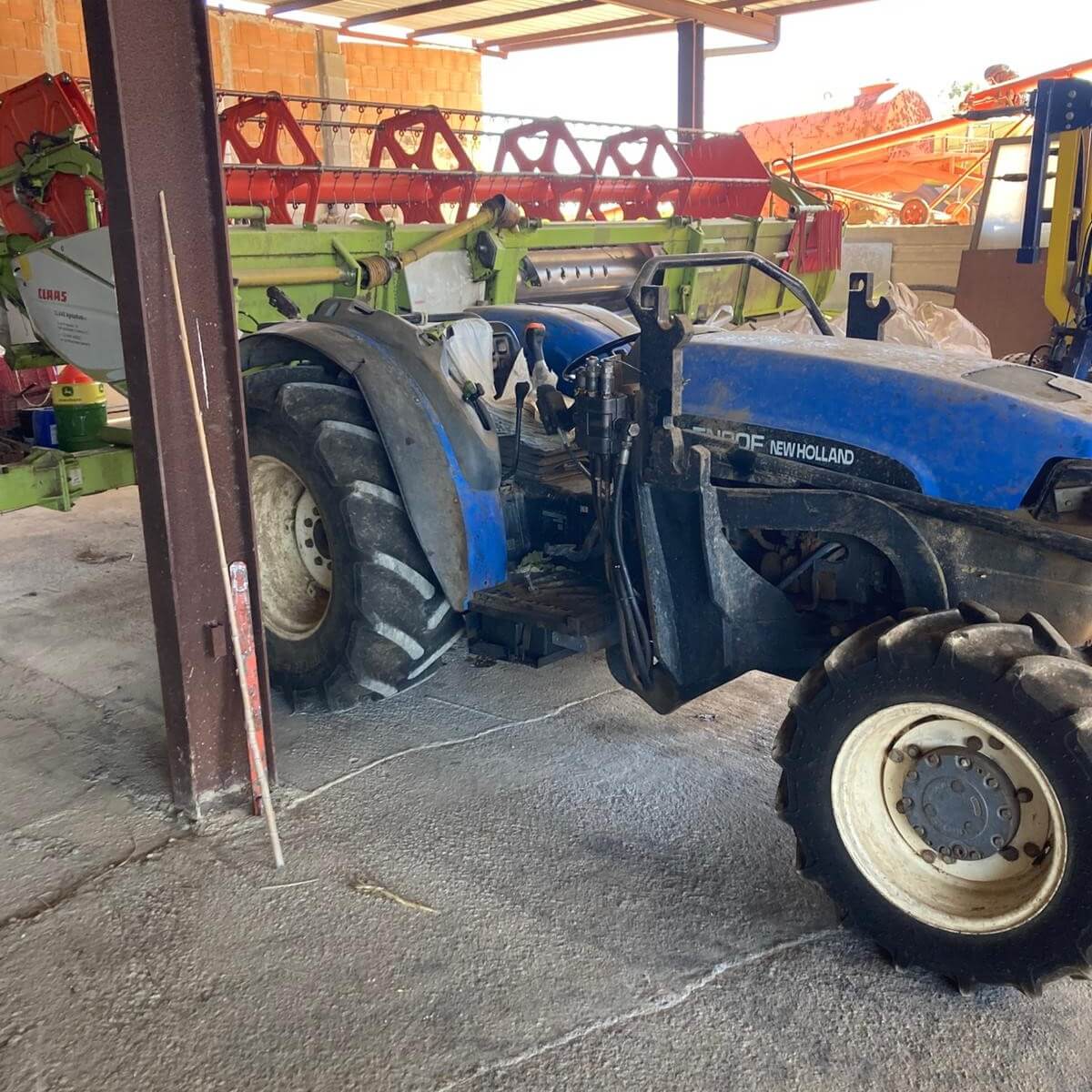 Trattore New Holland TN 90F con Caricatore Frontale Sigma 4 - immagine 2