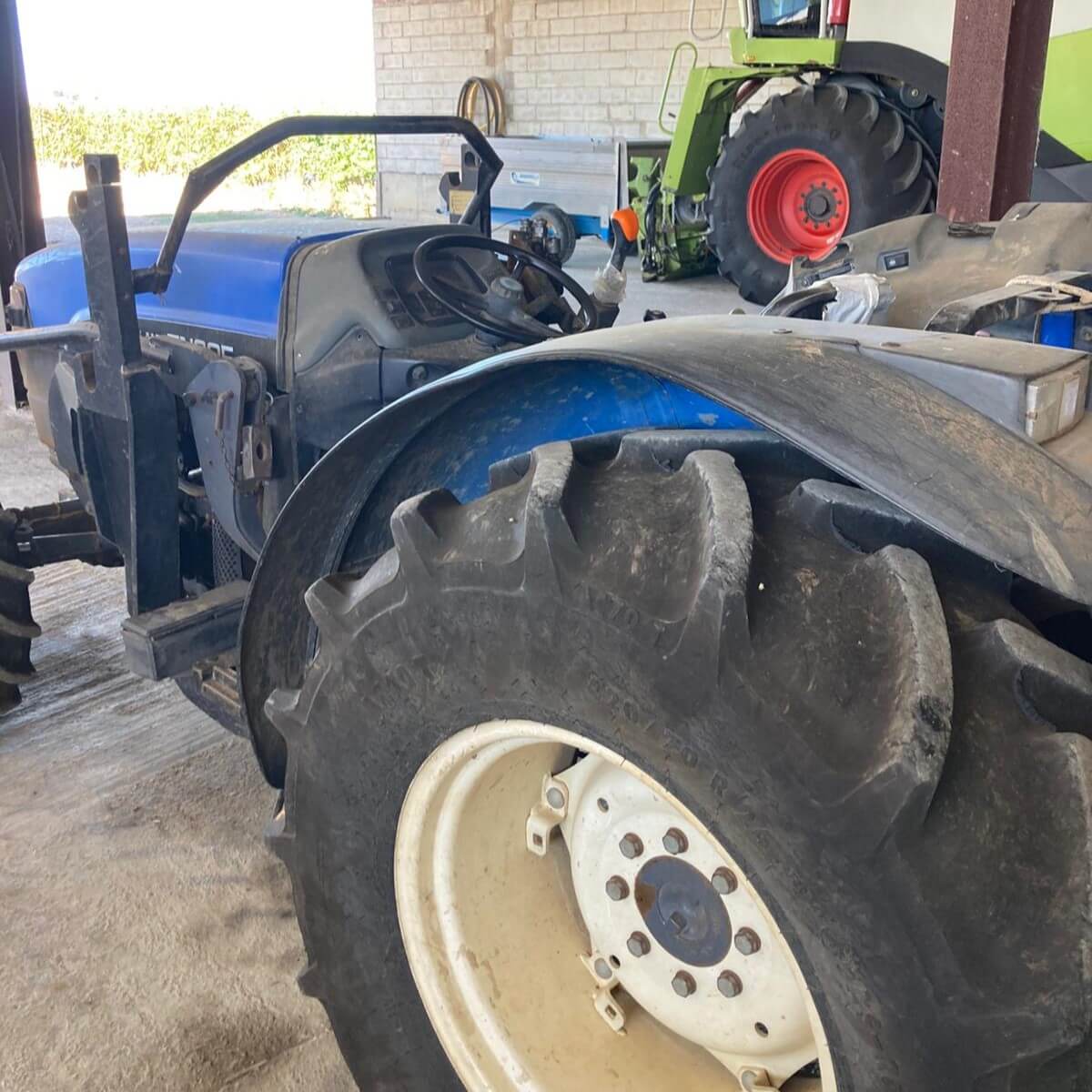 Trattore New Holland TN 90F con Caricatore Frontale Sigma 4 - immagine 3